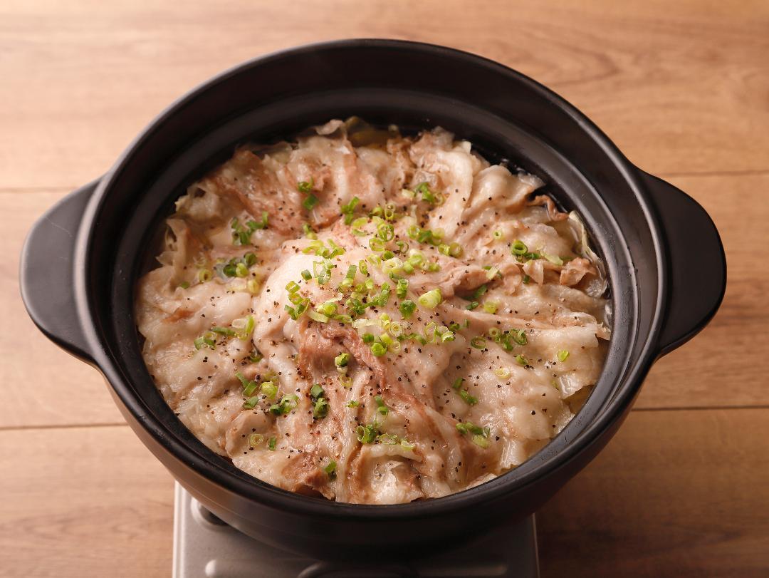 師走の簡単鍋に！ 包んで味わう　うす切り豚肉の たっぷりキャベツ寄せ鍋